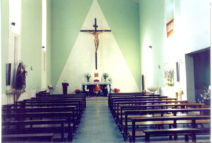 Natale 2002 interno chiesa con vista frontale